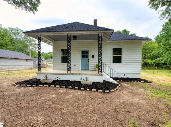 1 Townsend St, Laurens, SC 29360