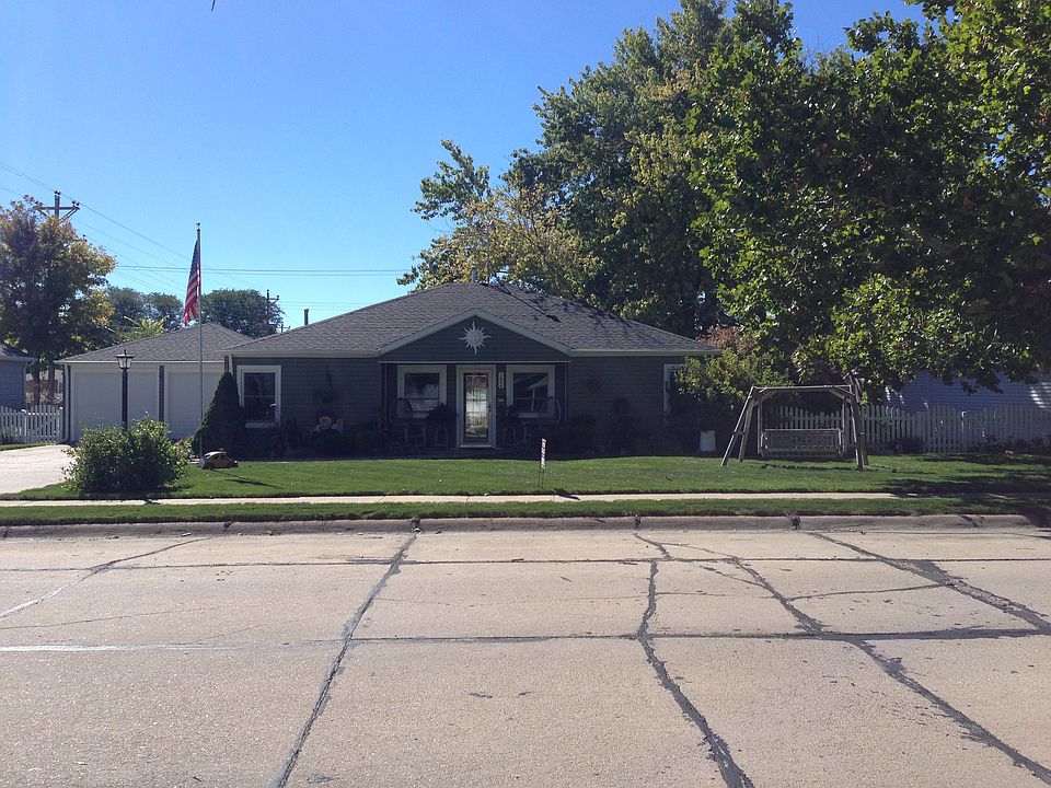 1st image of 1604 W 1st St