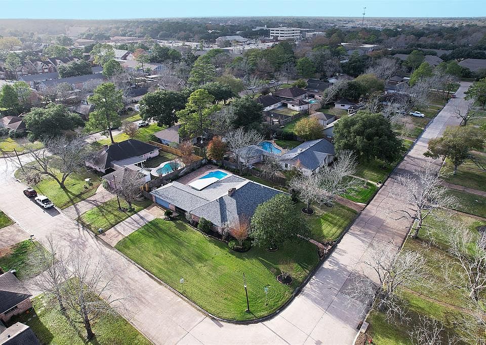 1st image of 714 Quaker Drive