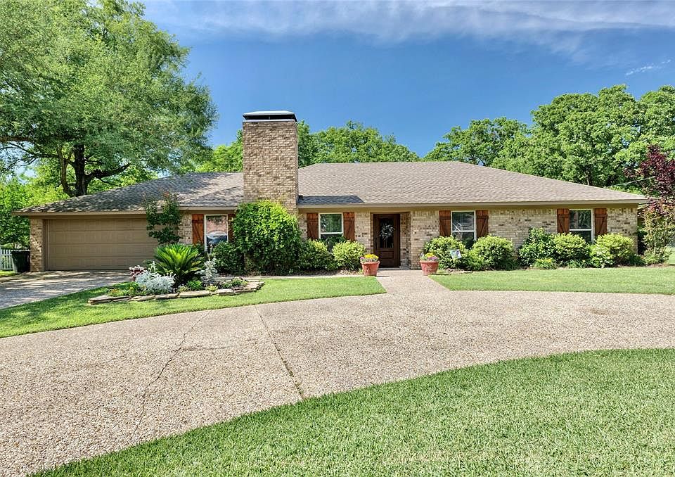 1st image of 223 Grass Knoll Dr