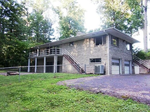 4th image of 421 E Apple Blossom Ln