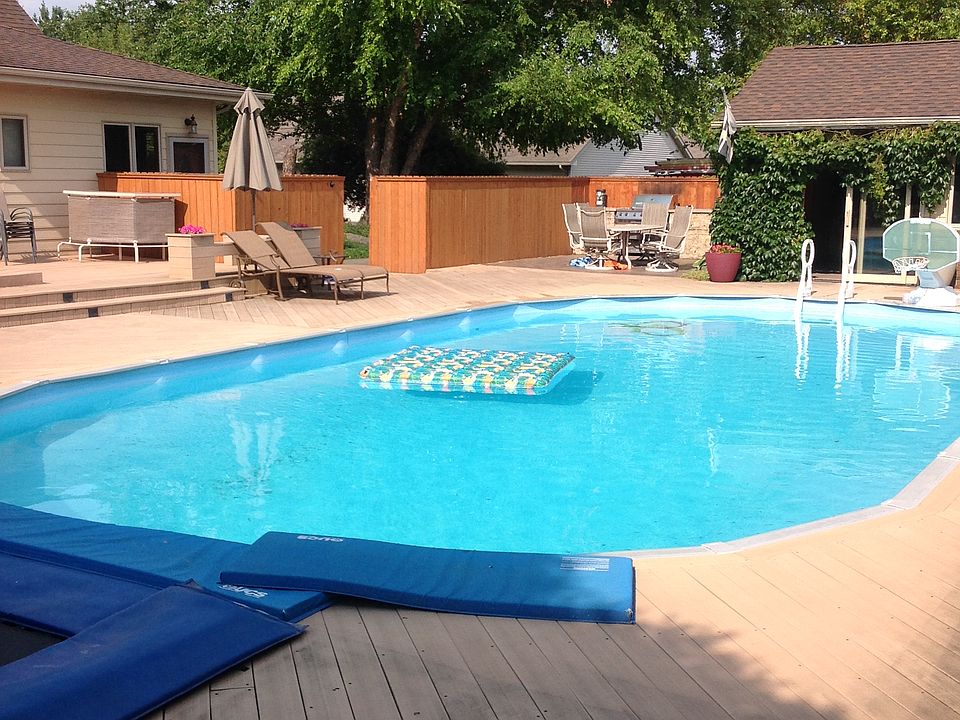 21x41 pool with deep end