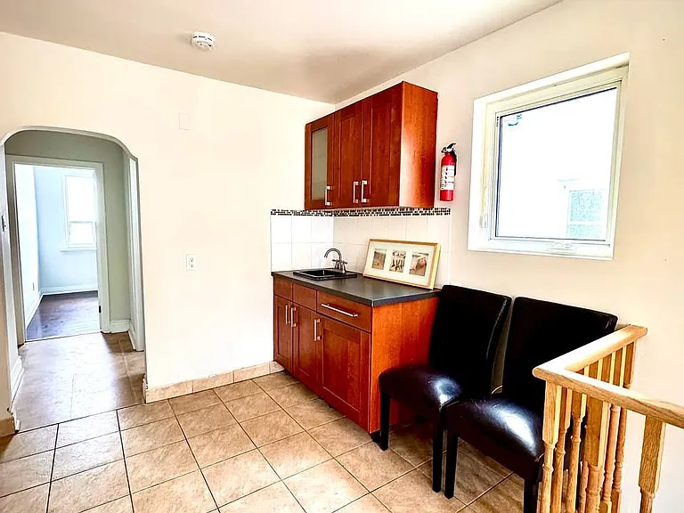 32 Belgravia Ave #MAIN — Photo 3