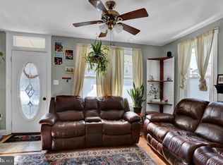 21 W Smith St, Topton, PA 19562
