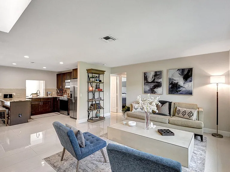 702 Grove St — Photo 3