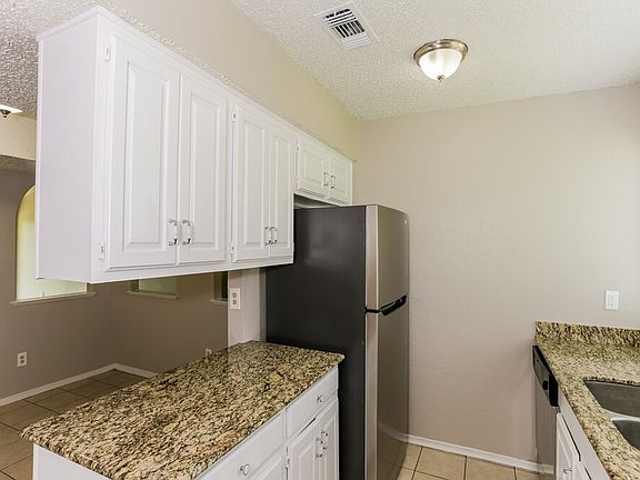 5th image of 2505 Crown Cir