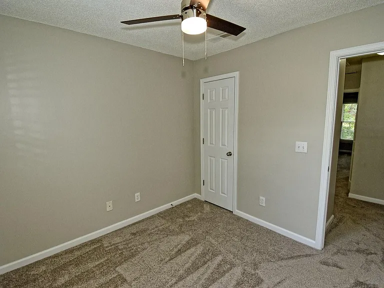 314 Canyon Lake Cir — Photo 27