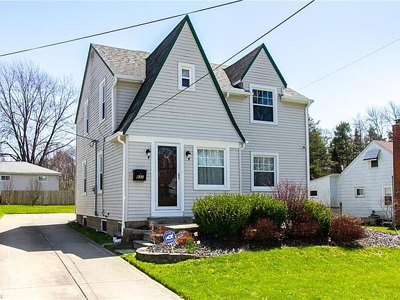 2nd image of 831 High St