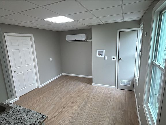 2nd image of 559 Tonawanda St