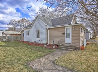 701 S Sycamore St, Villa Grove, IL