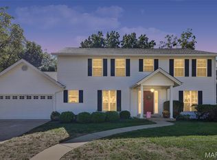 16550 Green Pines Dr, Ballwin, MO 63011