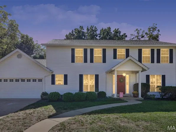 16550 Green Pines Dr, Ballwin, MO 63011