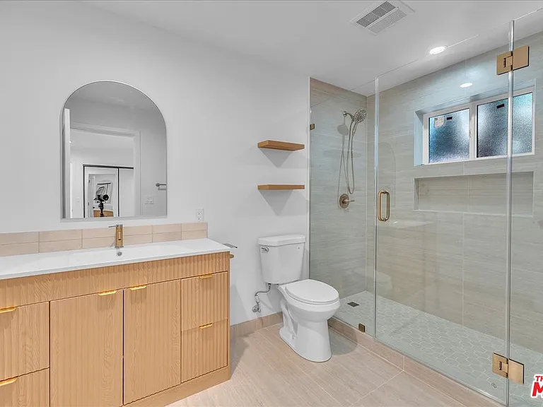 6913 Encino Ave #LOWER — Photo 32