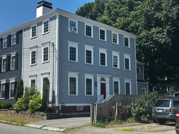 2 Court St #1, Newburyport, MA 01950
