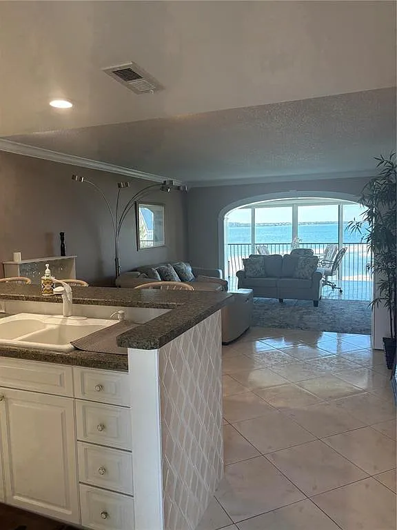 2 bed, 2.0 bath, 1007 sqft, $3,300 — Photo 3