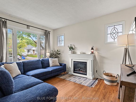5th image of 31 Eastman Ave