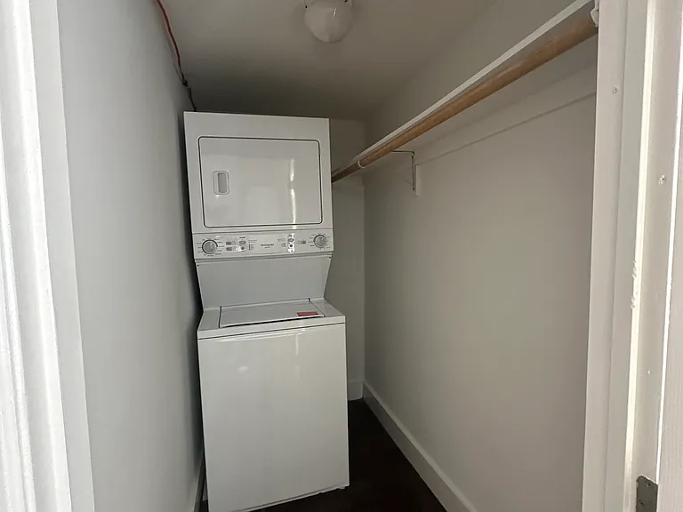 45 Elizabeth St #B — Photo 6