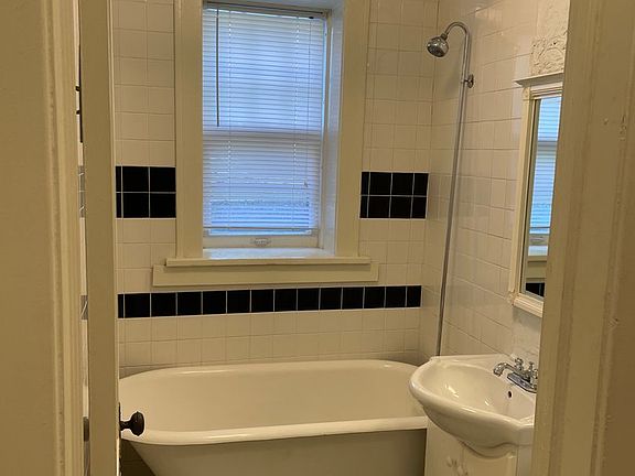 5th image of 2212 Girard Ave S APT B