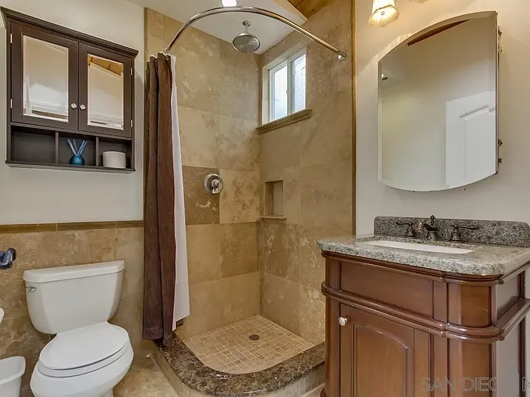2377 Linwood St — Photo 8