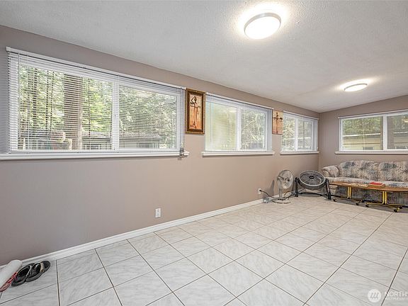 4th image of 98 3 Sunset Circle