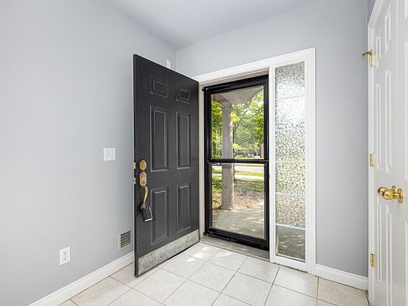 3rd image of 5696 Wellesley Ln