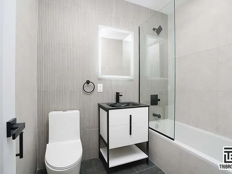 141 Meserole St #4B — Photo 5