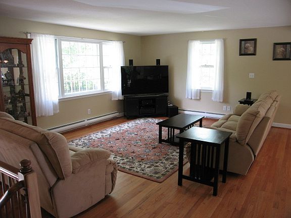 4th image of 168 Lakeshore Dr