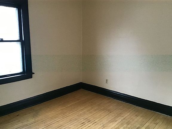 3rd image of 2424-2426 W Keefe Ave