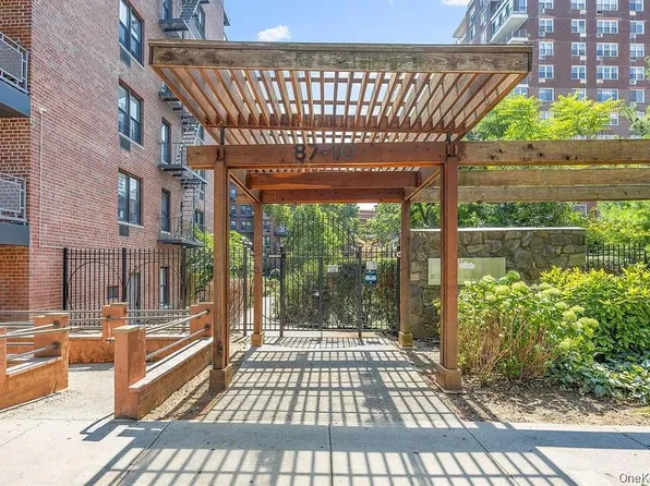 87-10 51 #1, Elmhurst, NY 11373