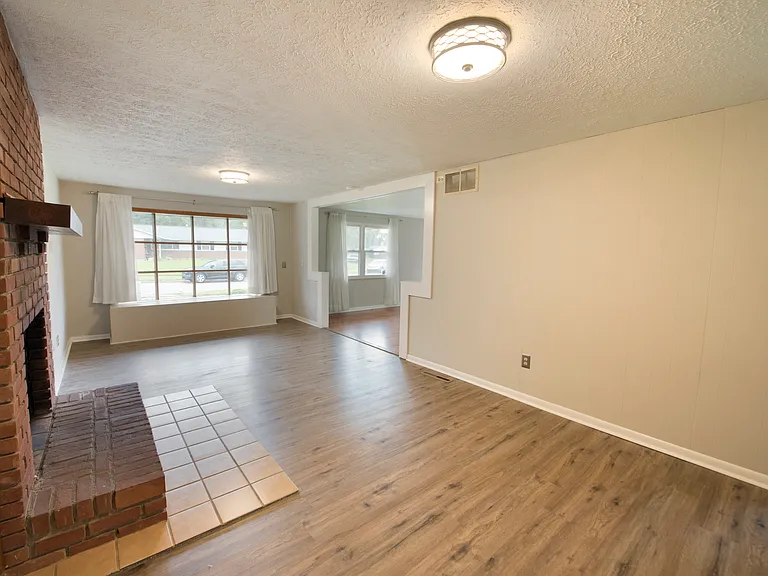 3700 Caracas Dr — Photo 32