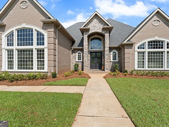2nd image of 102 Country Ct