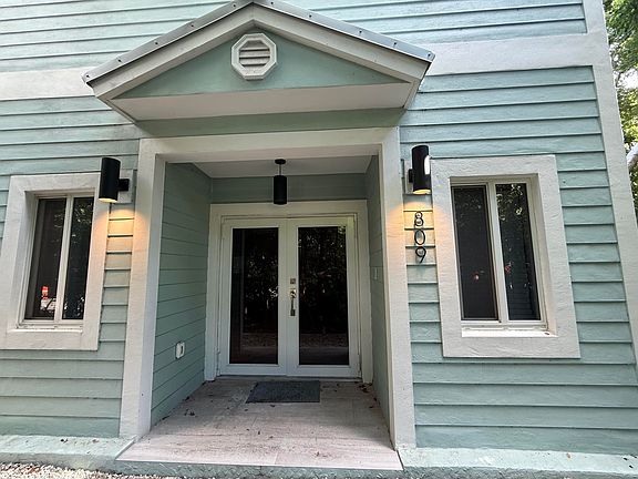 3rd image of 809 Miramar Dr