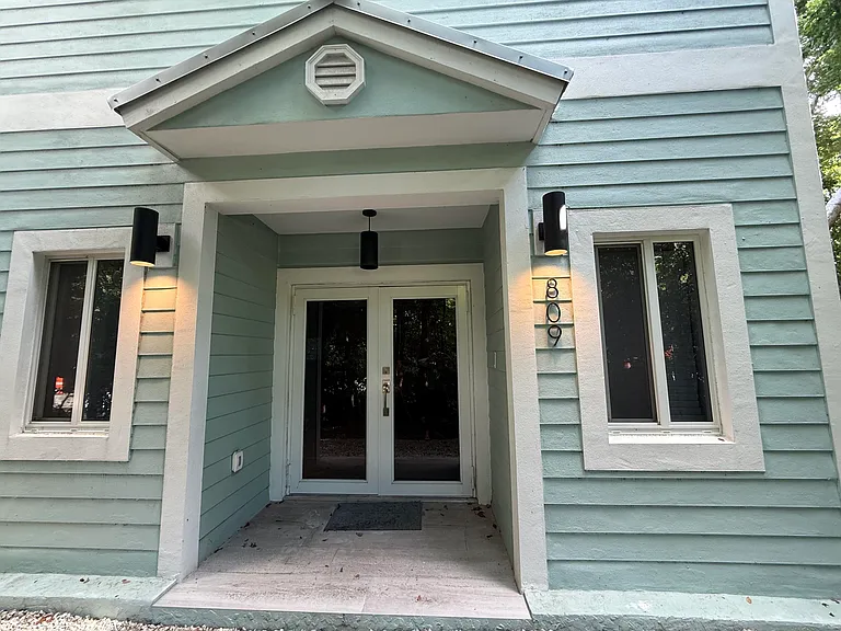 809 Miramar Dr — Photo 3