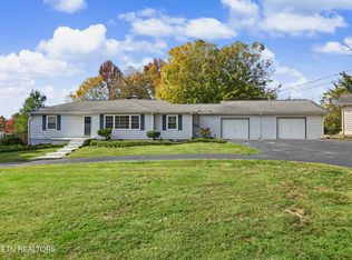 8207 Burchfield Dr, Oak Ridge, TN 37830