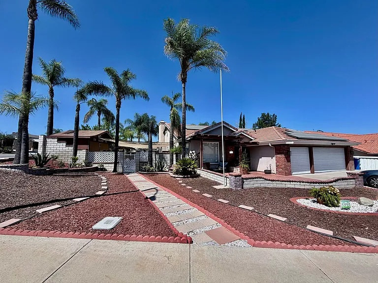 Lakebreeze Ln — Photo 1