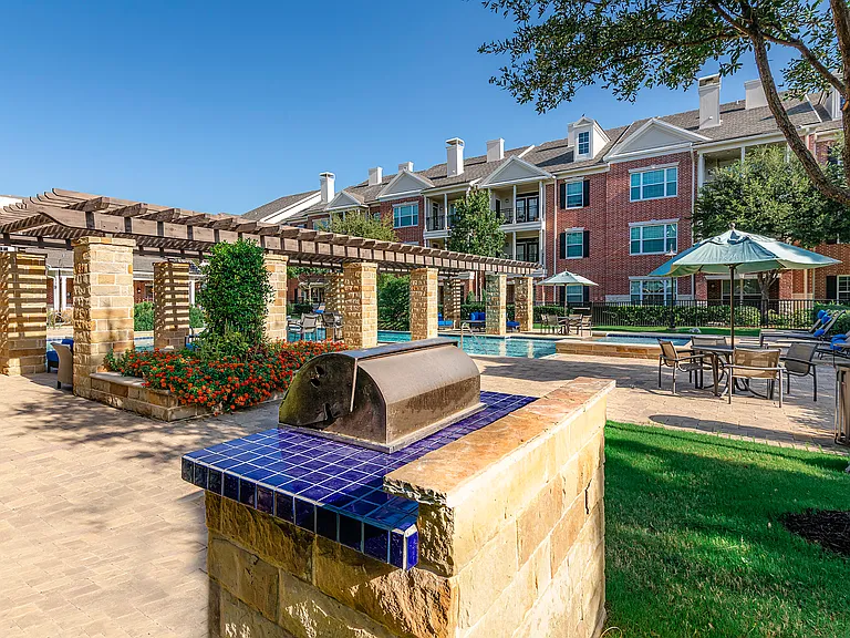 Beautiful outdoor dining near pool