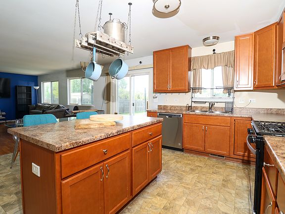 3rd image of 3508 Sarah Dr