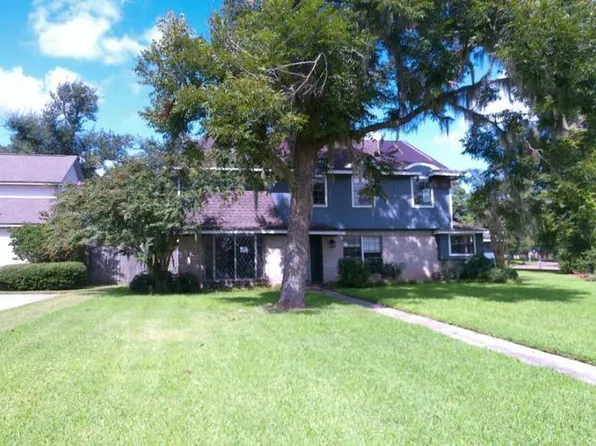52 Banyan Ct, Lake Jackson, TX 77566