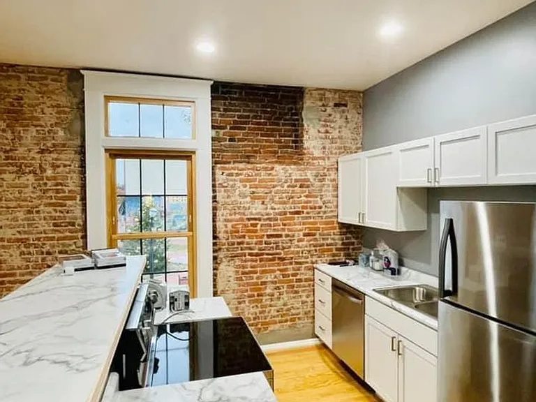 702 Lincolnway — Photo 1