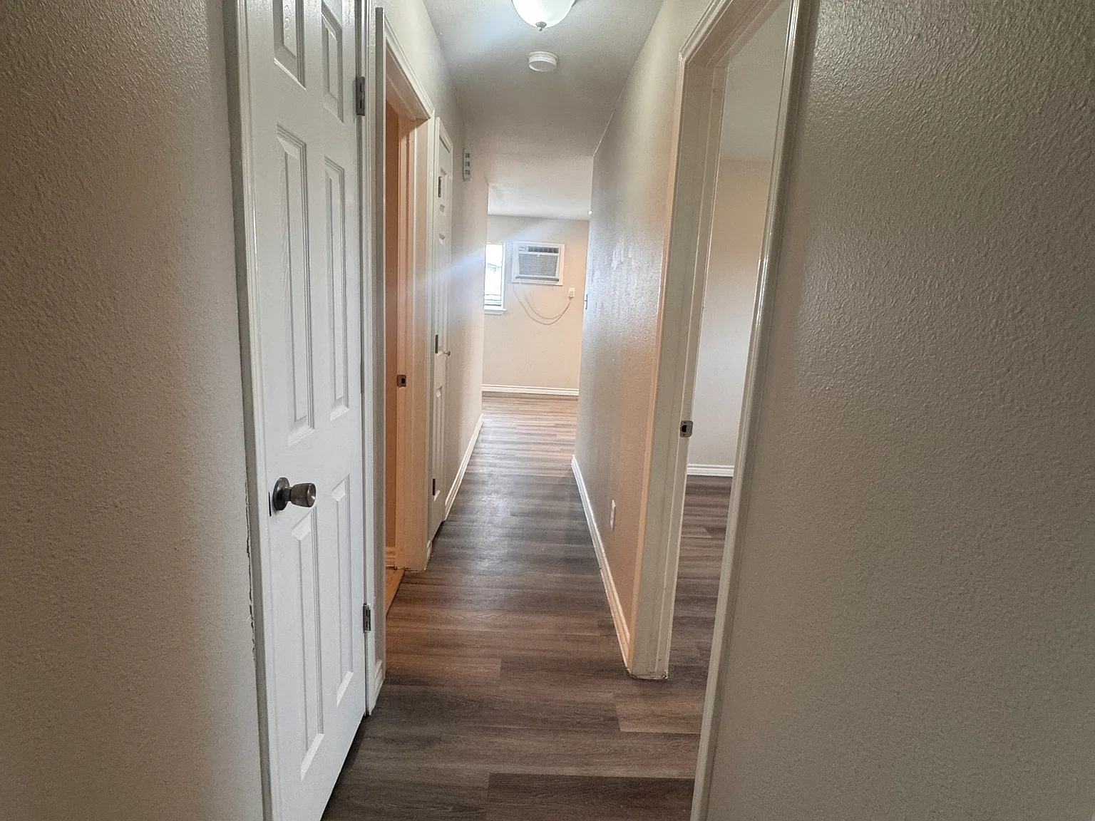 2 bed, 1000 sqft, $1,050 — Photo 2