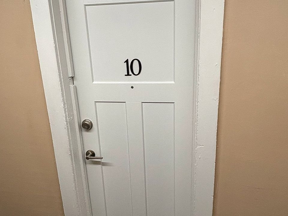 2nd image of 118 E Main St #10
