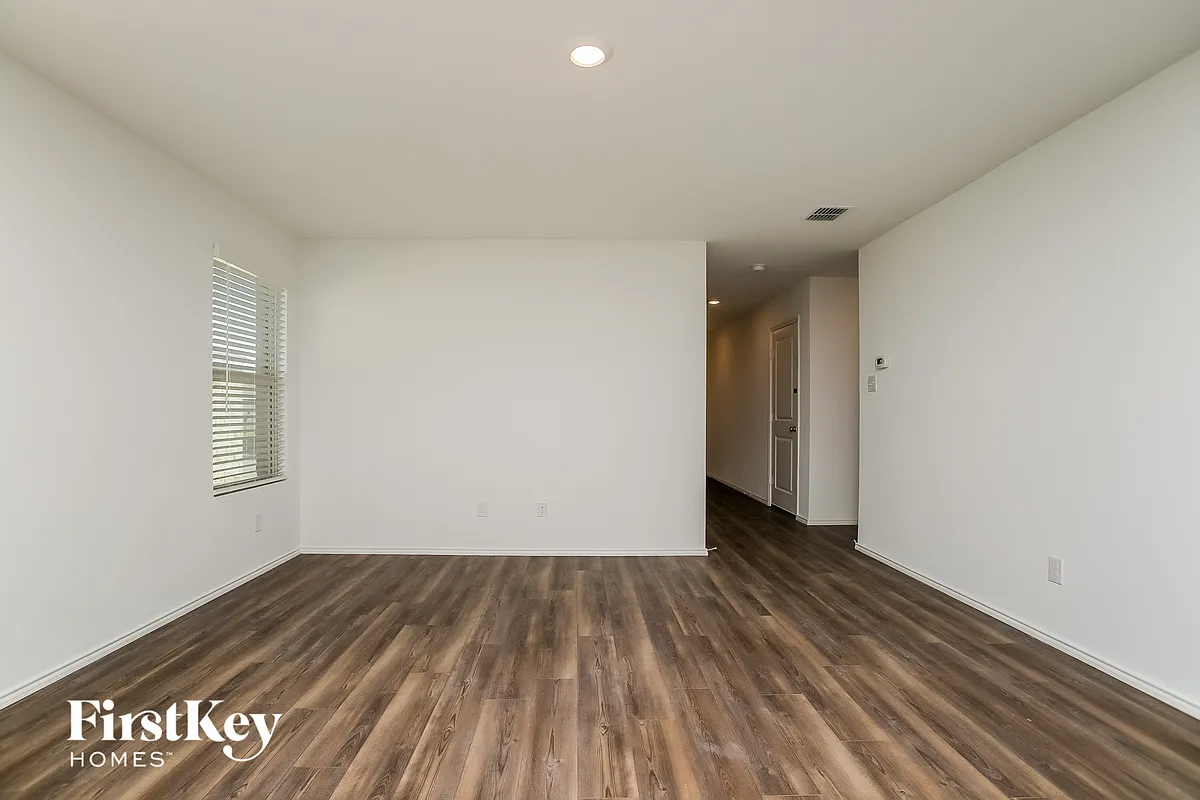 Building Photo - 1614 River Crossing Dr