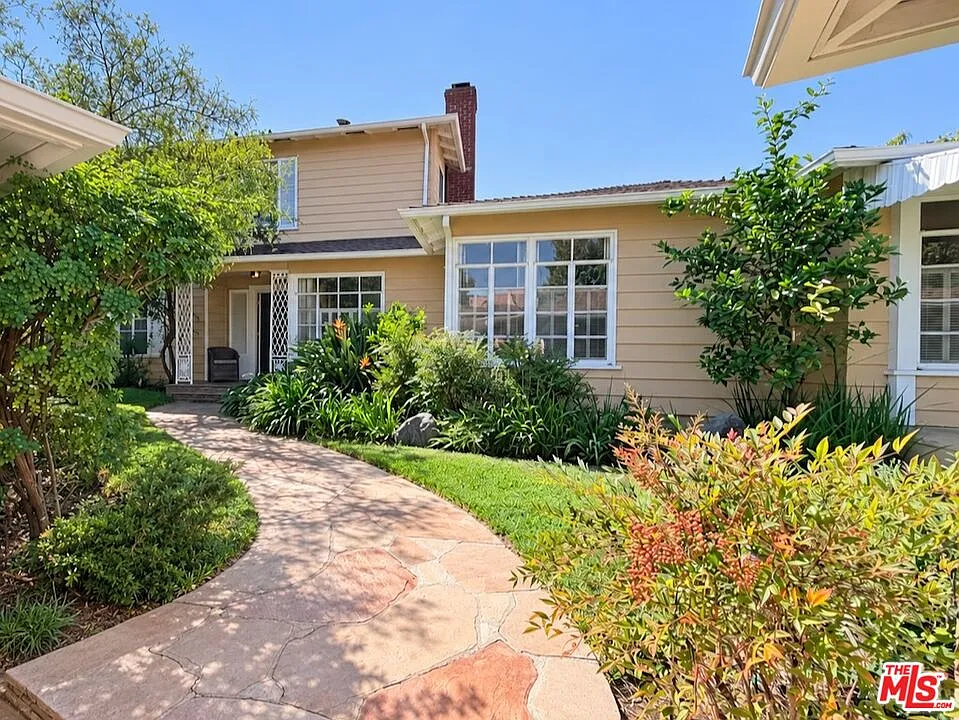 3 bed, 2.0 bath, 2000 sqft, $5,400 — Photo 1