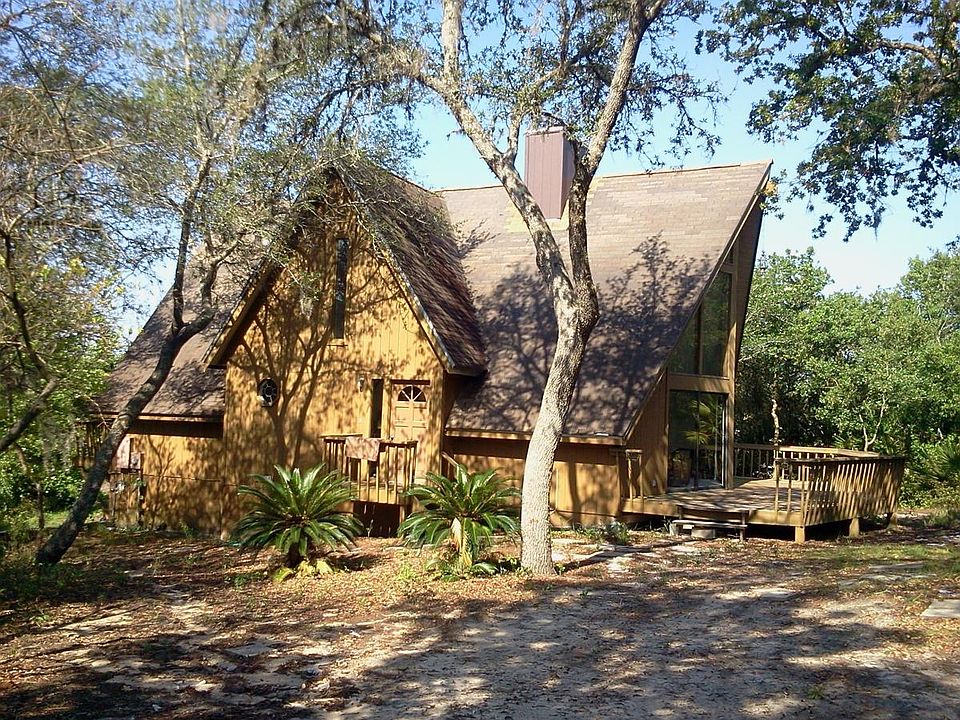 side view of house (basement apartment in rear of house)