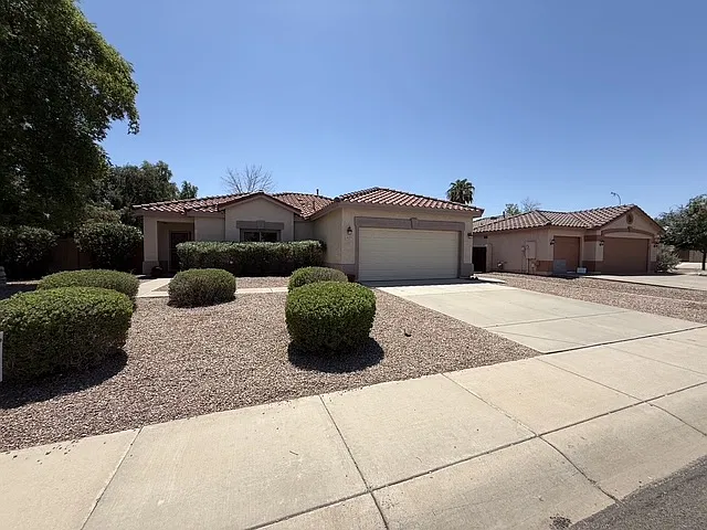 3 bed, 1640 sqft, $2,350 — Photo 2