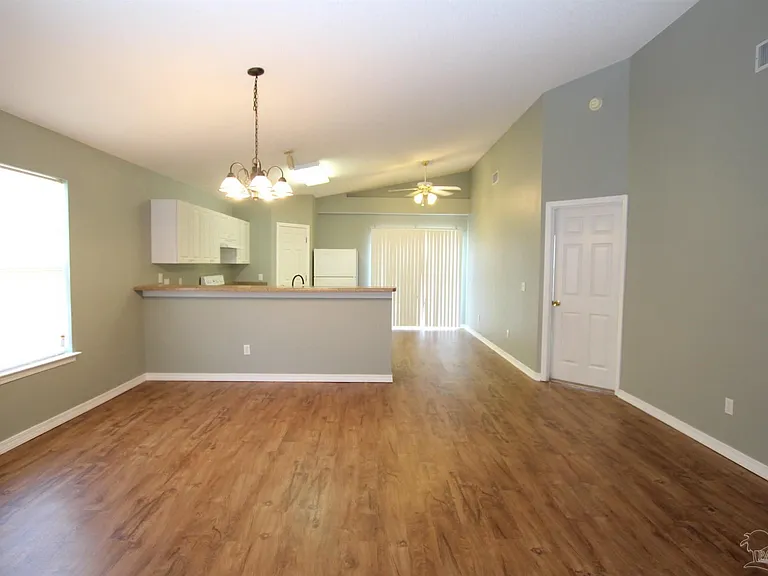 386 Mizzen Ln — Photo 5