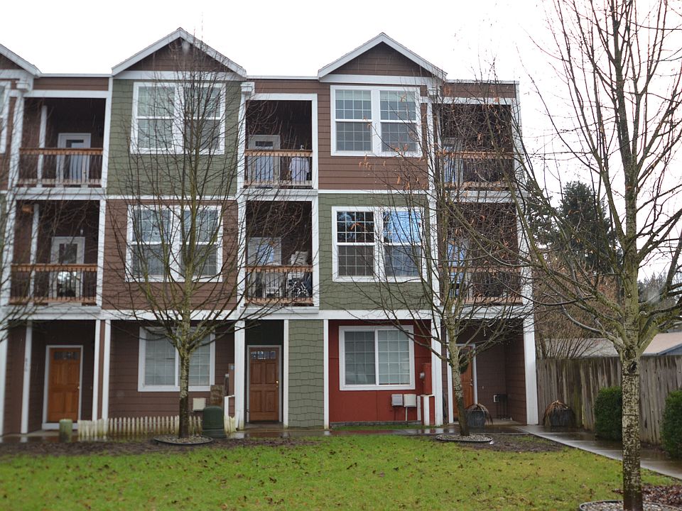 1st image of 832 SE Woodrow Ln