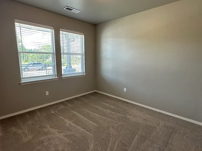 1271 W Lydia St — Photo 3