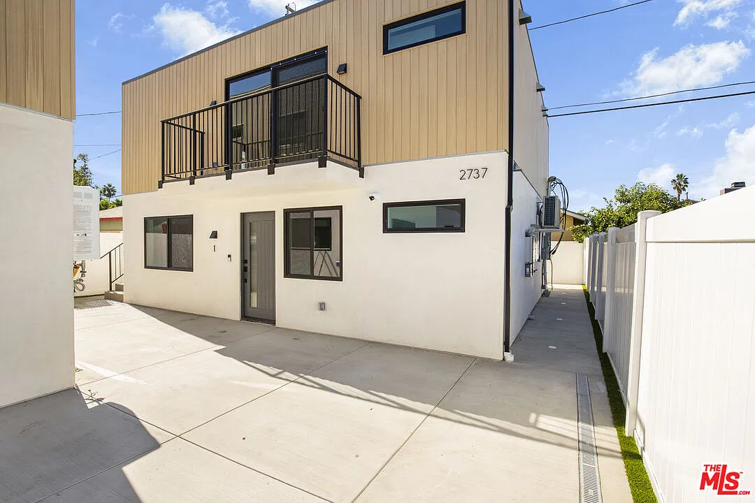 2737 Thurman Ave — Photo 1