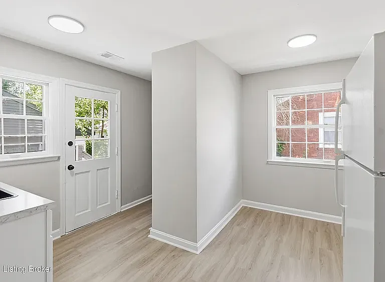 1019 W Indian Trl — Photo 9